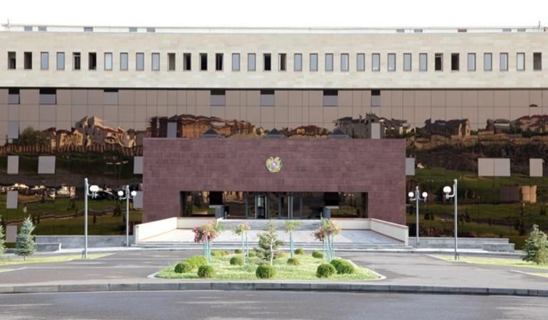 Минобороны Армении опровергло информацию об обстреле с армянской стороны боевых позиций ВС Азербайджана