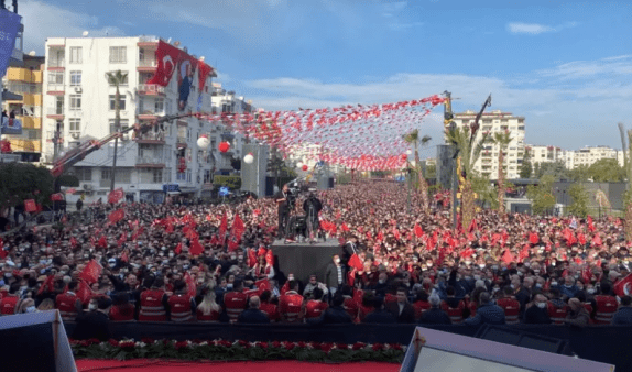 Թուրքիայում հազարավոր քաղաքացիներ դուրս են եկել ՝ պահանջելով Էրդողանի հրաժարականը