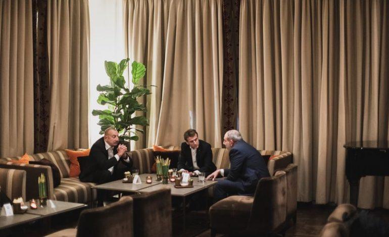 Ֆրանսիայի նախագահ Մակրոնը Փաշինյանի ու Ալիևի հետ հանդիպումից հետո երեք լեզվով գրառում կատարել