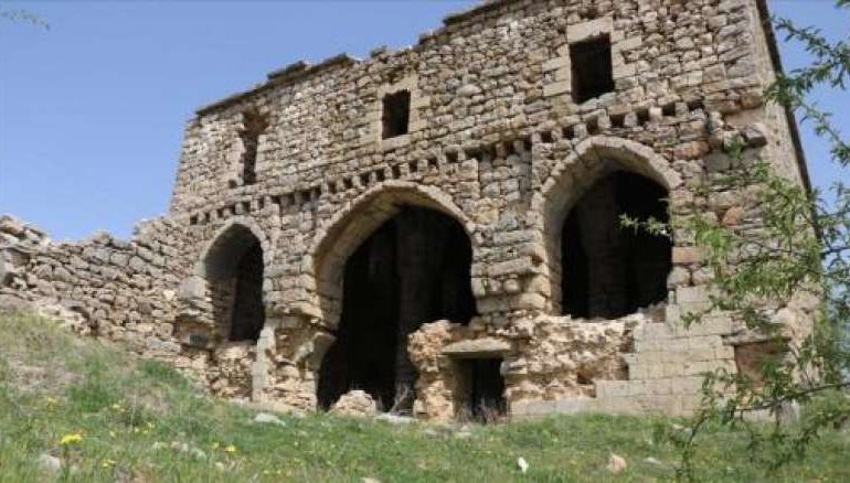 Թուրքիայում քանդվել է մեկ հայկական եկեղեցի, հիմնովին ոչնչացվել Վանի հայկական գերեզման. ինչ է արձանագրել  Թոնի Փերքինզը