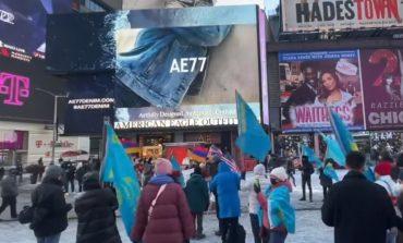 ՏԵՍԱՆՅՈՒԹ. Ղազախները և հայերը բողոքի ցույց են անցկացրել Նյու Յորքի կենտրոնում` ՀԱՊԿ ուժերը Ղազախստանից դուրս բերելու պահանջով