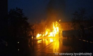 ՆՈՐ ՏԵՍԱՆՅՈՒԹ. Ինչպես է  Երևանում մեքենան բախվել գազի խողովակին ու պայթել