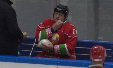 Александру Лукашенко попали клюшкой по лицу в матче Республиканских соревнований