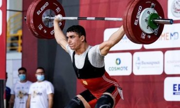 Армянский тяжелоатлет Гор Саакян принес сборной Армении еще одну медаль на молодежном чемпионате мира