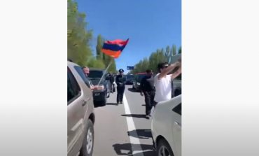 Протестующие перекрыли дорогу Ереван-Севан