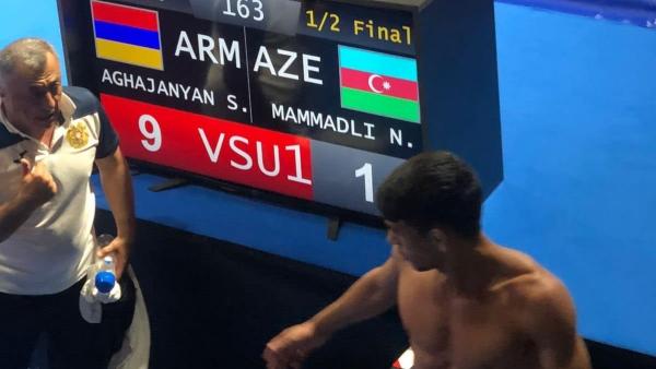 Армянский борец победил азербайджанца и вышел в финал молодежного чемпионата Европы