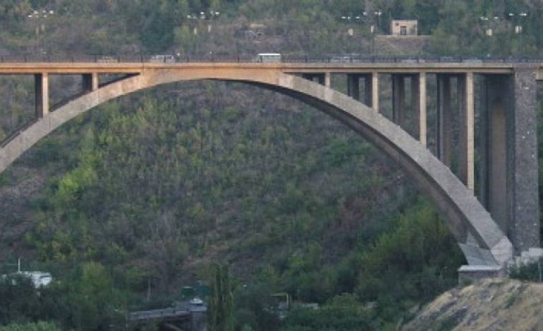 В Ереване произошло самоубийство: 23-летний мужчина бросился с моста Киевян