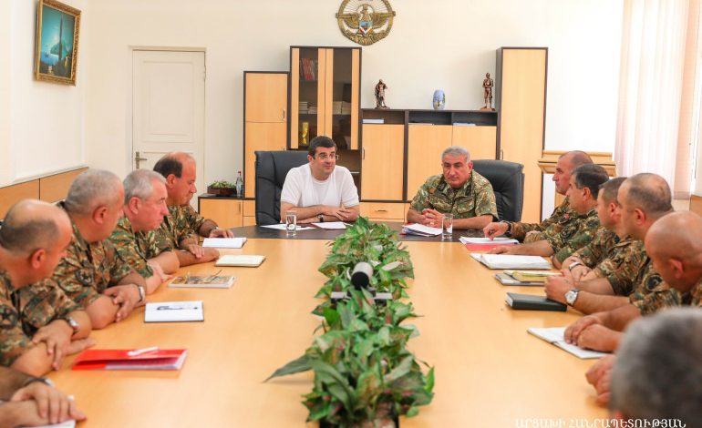 Президент Арцаха провел служебное совещание с высшим командным составом Армии обороны
