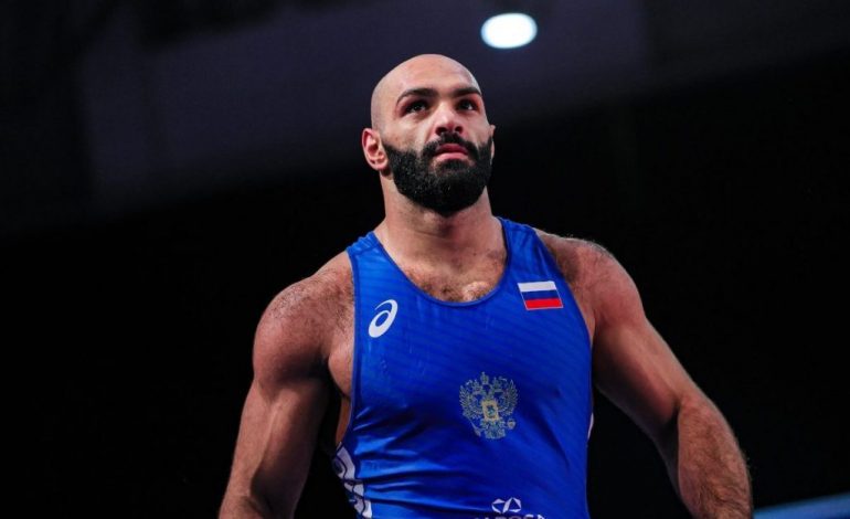 Артур Саргсян в третий раз завоевал золото на чемпионате России по греко-римской борьбе