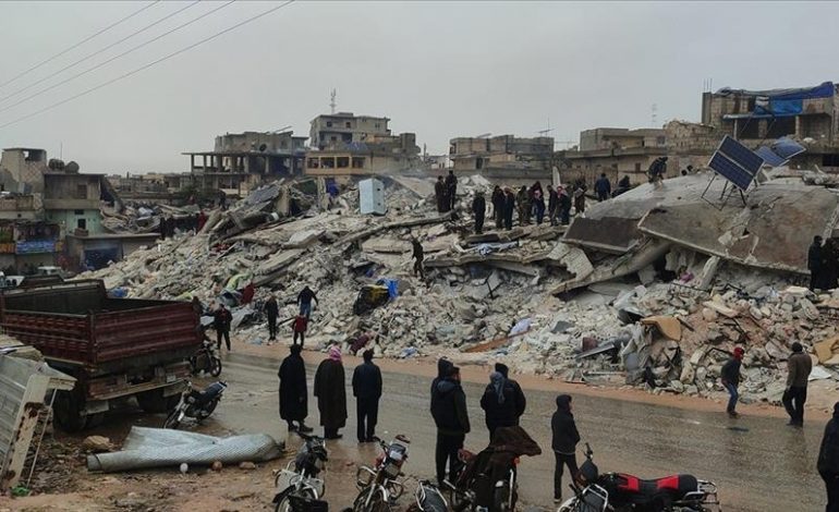 Целую семью вытащили живыми из-под завалов в Сирии после землетрясения