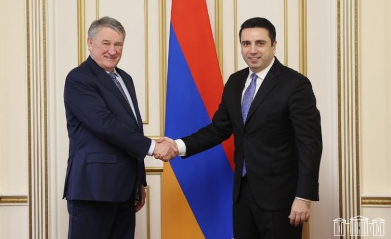 Армения ожидает от России действий и адресных заявлений по Лачинскому коридору — Симонян