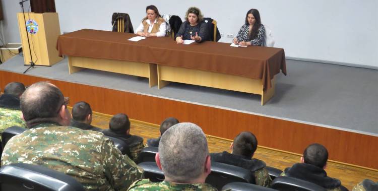 «Հրապարակ». Բանակում՝ խաղաղության քարոզ