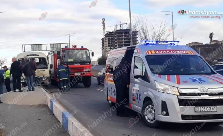 Тринадцать сотрудников правительства Армении пострадали в ДТП со служебным автобусом
