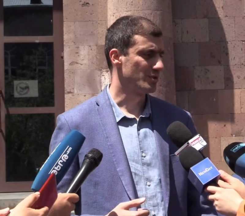 ՖՈՏՈ․ Տարեկան մոտ 4 մլրդ դրամ Երևանի բյուջեից հատկացվում է ասֆալտի վերանորոգմանը, բայց Երևանի ճանապարհների վիճակը ամենախայտառակն է ամբողջ Հայաստանում․Մեսրոպ Առաքելյան