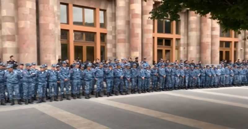 «Ժողովուրդ». Բոլոր ոստիկանները պարգևավճարներ են ստացել
