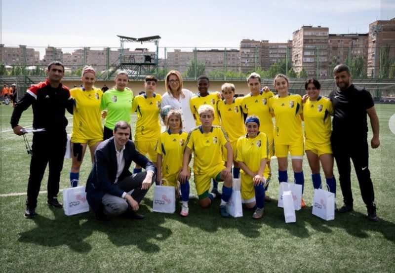 ՖՈՏՈ․ «Լեռնային Արցախը» հռչակվեց Հայաստանի փոխչեմպիոն, Հայաստանի առաջնության գլխավոր ռմբարկուն էլ խաղի գնդակը նվիրեց Մանե Թանդիլյանին