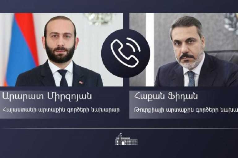 Арарат Мирзоян поздравил Хакана Фидана с назначением министром ИД Турции