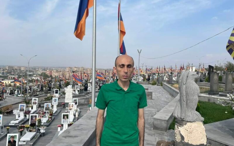 Артак Бегларян: Я уже в Ереване, как и все жители Арцаха, бездомный и убитый горем, но не сломленный