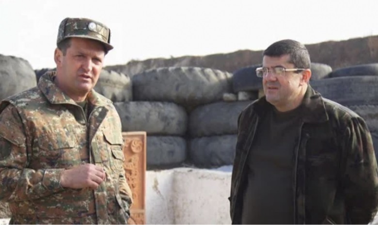 Азербайджан объявил в международный розыск экс-президента и экс-главу Армии обороны Арцаха