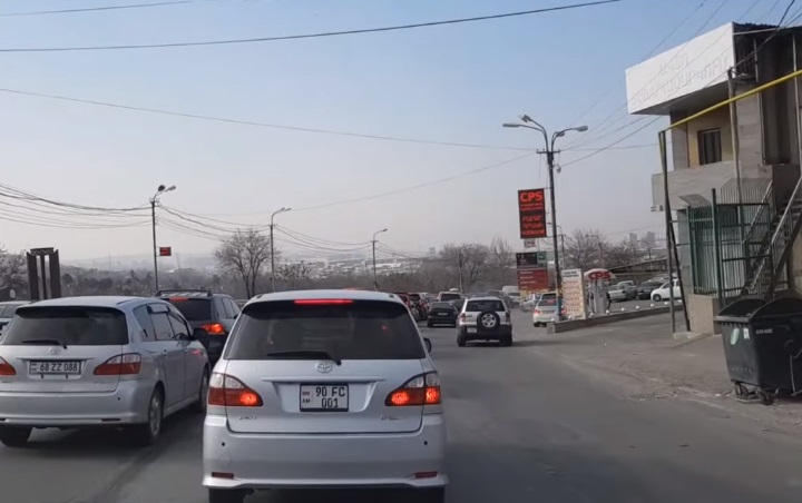 Полиция Армении обнародовала видеоматериал привода «вора в законе» Виталия Тбилисского