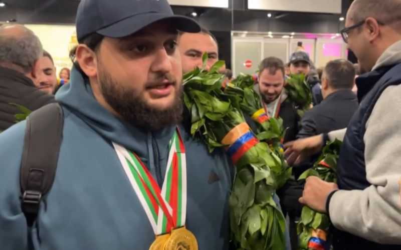 Болельщики встретили команду Армении по тяжелой атлетике в аэропорту «Звартноц»