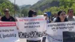 Քաղաքացիները փակել են Երևան-Թբիլիսի ճանապարհը՝ Դեբետ գյուղի հատվածում