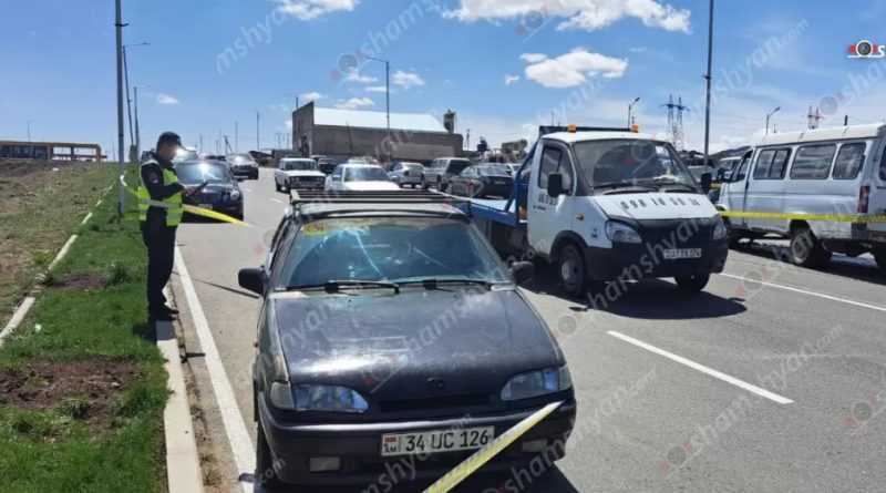 В Апаране маршрутка Ванадзор-Ереван столкнулась с двумя машинами, пострадали семеро