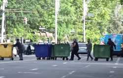 ՈՒՂԻՂ. Սրբազանի կոչով քաղաքացիները փողոցներ են փակում. ինչ է կատարվում Երևանում